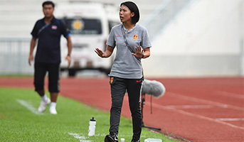 不敵朝鮮 主教練陳婉婷為小玫瑰鼓勁打氣